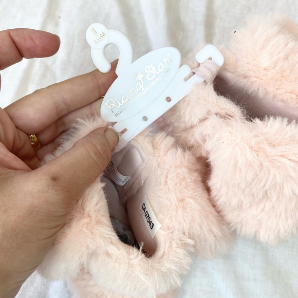 NWT - Rising Star Pink Bunny Booties Slippers - Picture 8 of 12